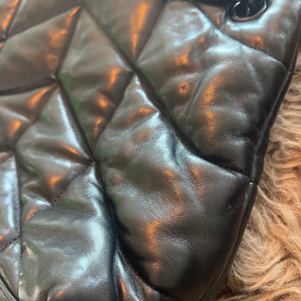 SAINT LAURENT
Lambskin Quilted Monogram
Medium Loulou Puffer
Chain Satchel Black - Picture 8 of 14